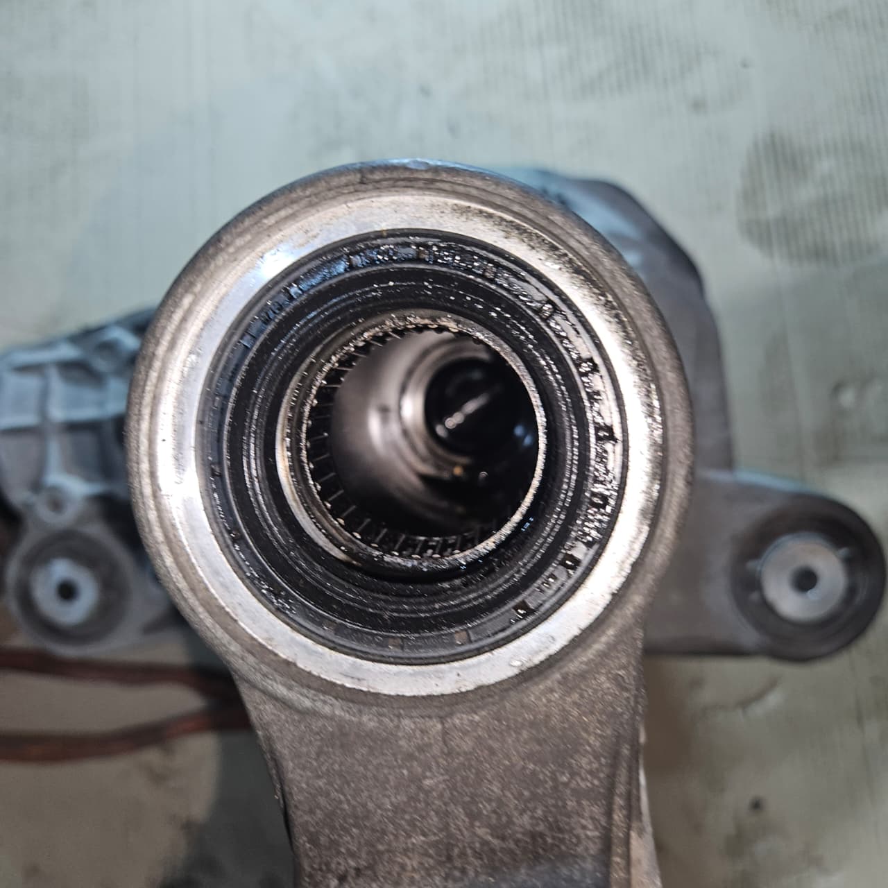2007-2009 Mercedes-Benz GL320 Front Differential Axle Carrier Assembly A1643302202 X164 OEM
