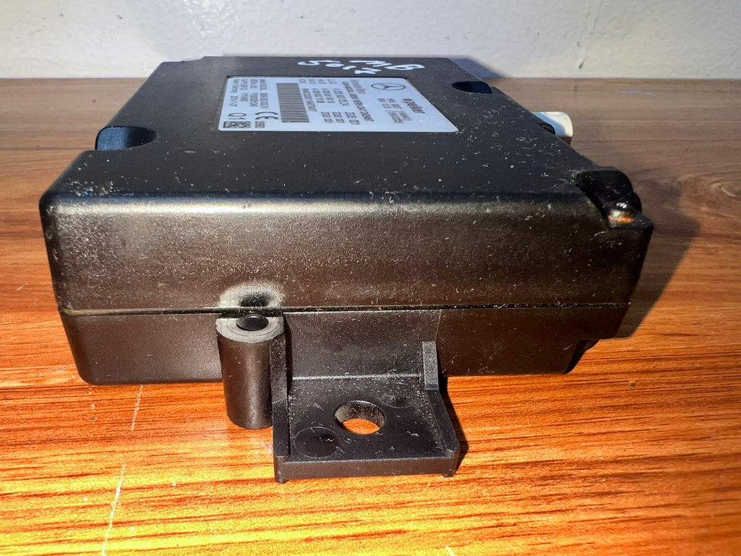 Mercedes-Benz Communication Control Module A2059000524 C Class W205