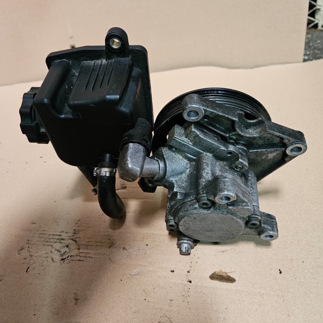 2002-2005 Mercedes-Benz C230 Power Steering Pump 0024669701 C-Class, E-Class