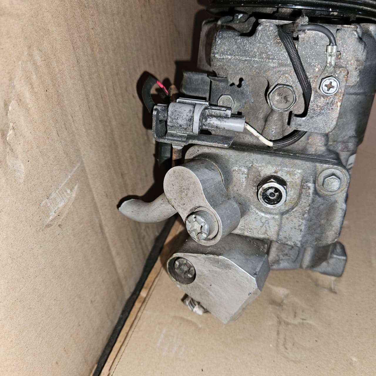 2013-2016 Mercedes-Benz E350 Air Conditioning Compressor A0008302700 W212, ML