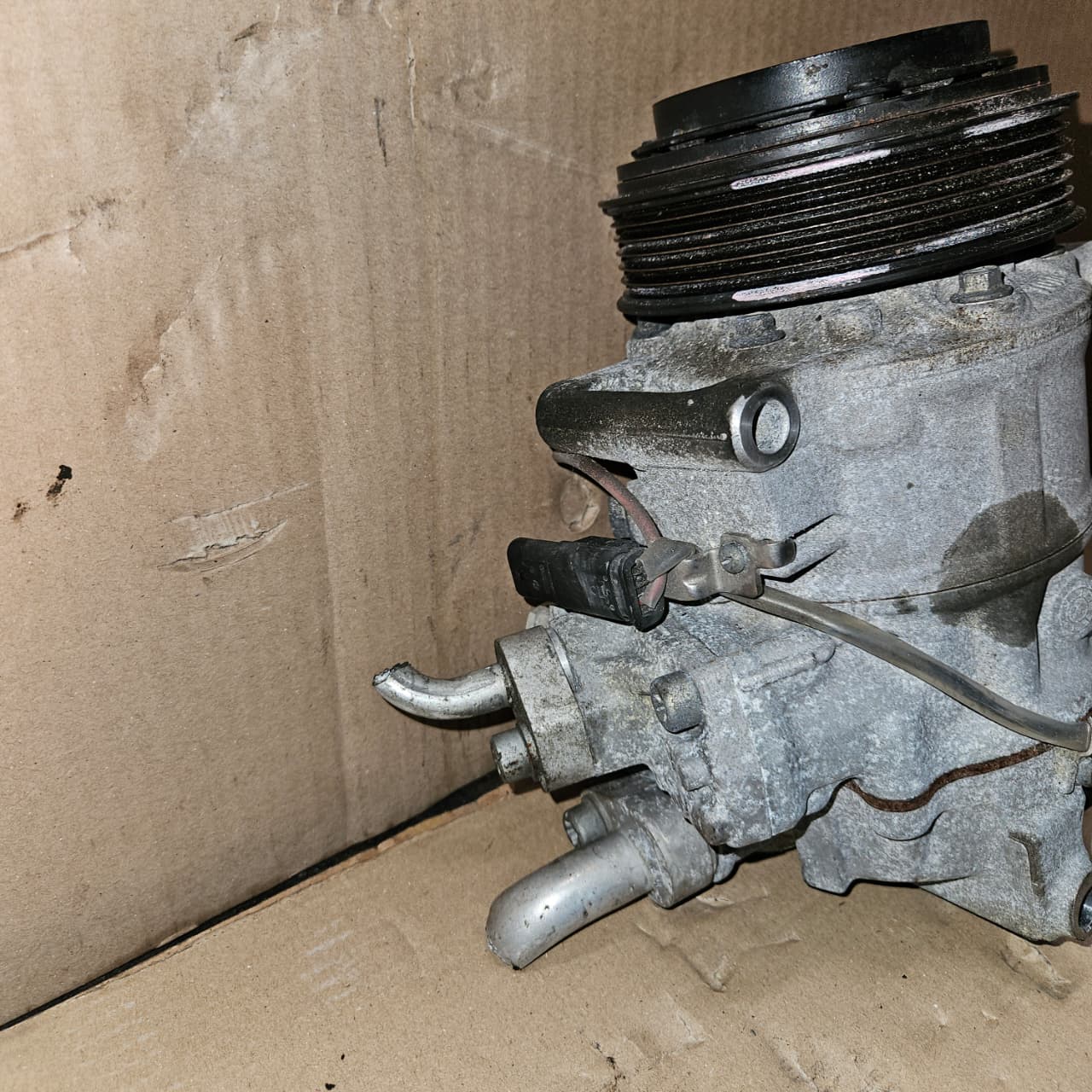 Mercedes-Benz C-Class W205 C300 A/C Air Conditioning Compressor A0008304400 OEM