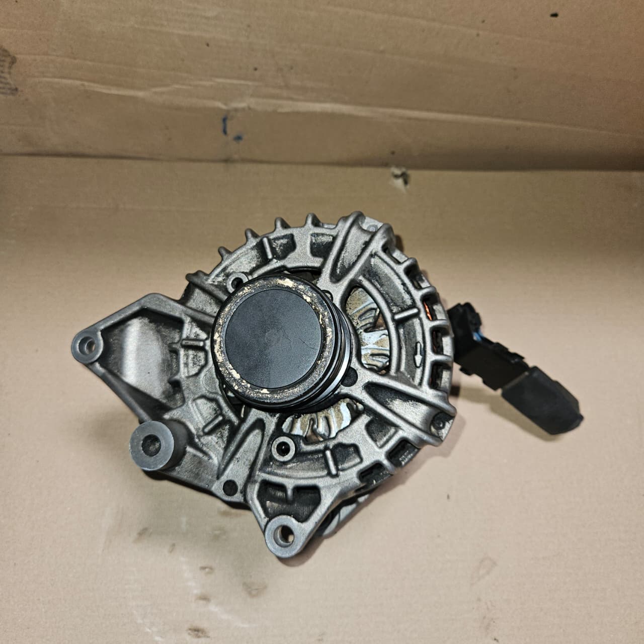 2015-2018 Mercedes-Benz C300 Alternator A0009067703 W205 C300 C253 GLC350 OEM