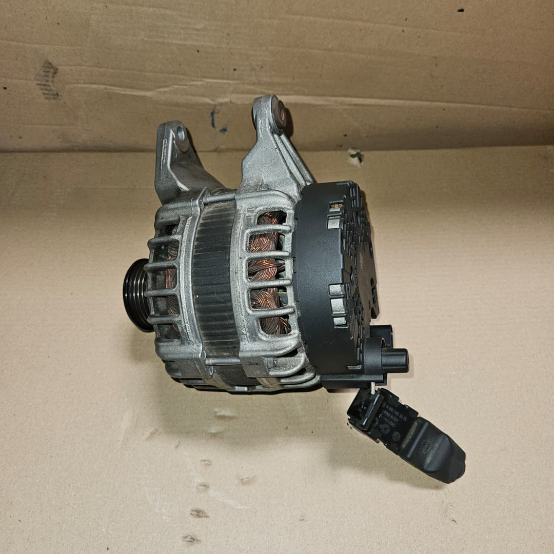 2015-2018 Mercedes-Benz C300 Alternator A0009067703 W205 C300 C253 GLC350 OEM