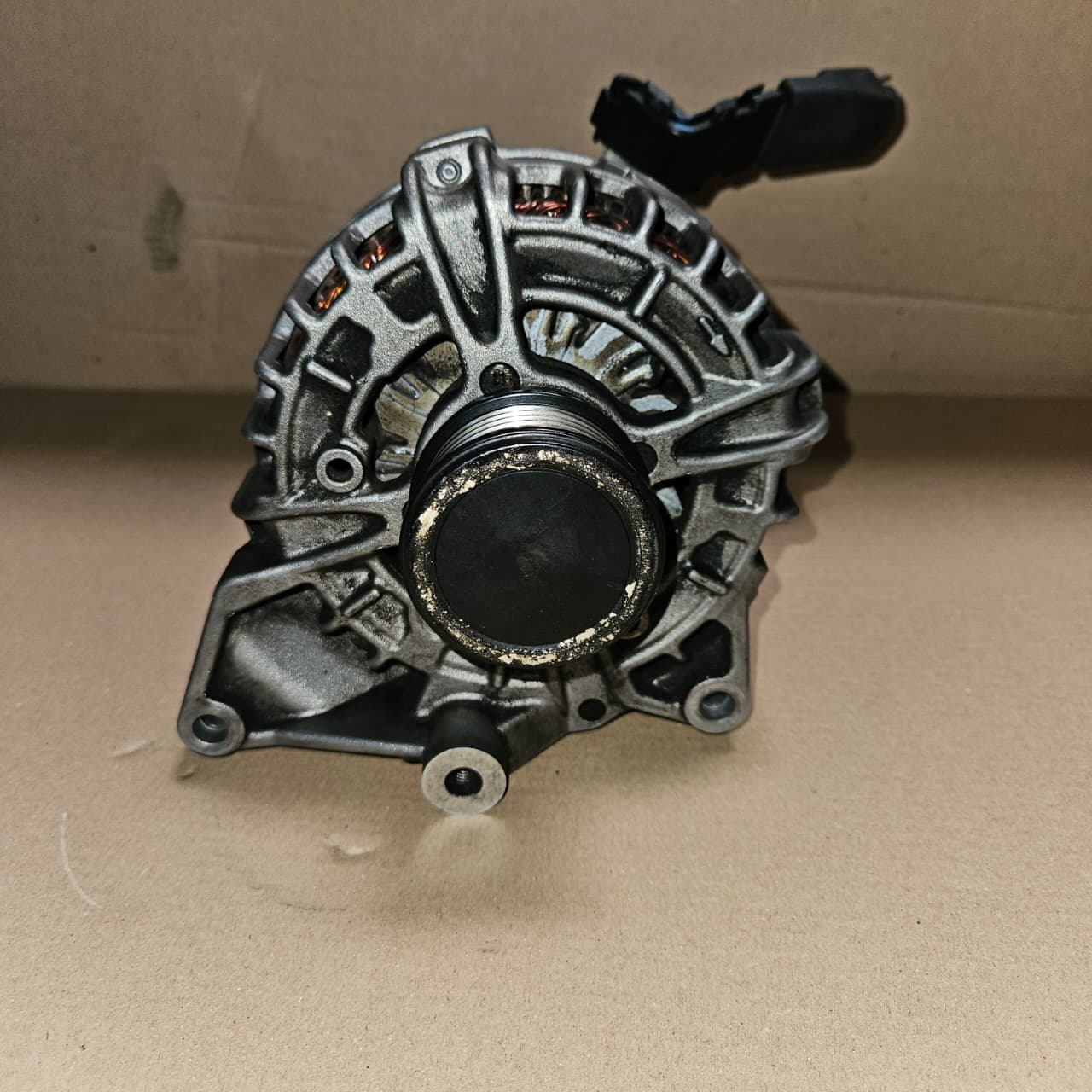 2015-2018 Mercedes-Benz C300 Alternator A0009067703 W205 C300 C253 GLC350 OEM