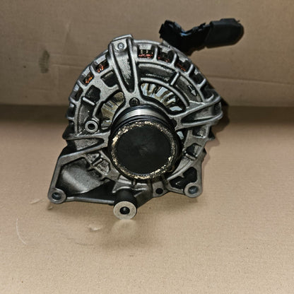 2015-2018 Mercedes-Benz C300 Alternator A0009067703 W205 C300 C253 GLC350 OEM