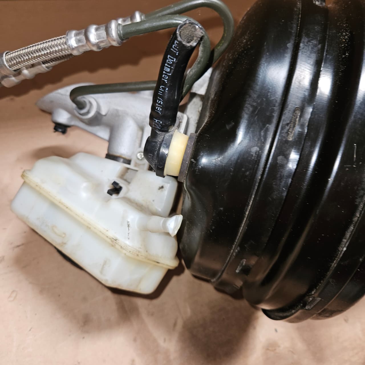 Mercedes-Benz CLS E Brake Booster A2114301030 CLS C219 E-Class W211 OEM