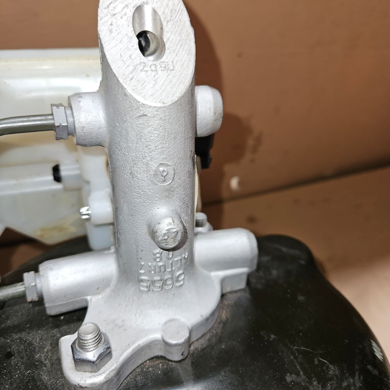 Mercedes-Benz CLS E Brake Booster A2114301030 CLS C219 E-Class W211 OEM