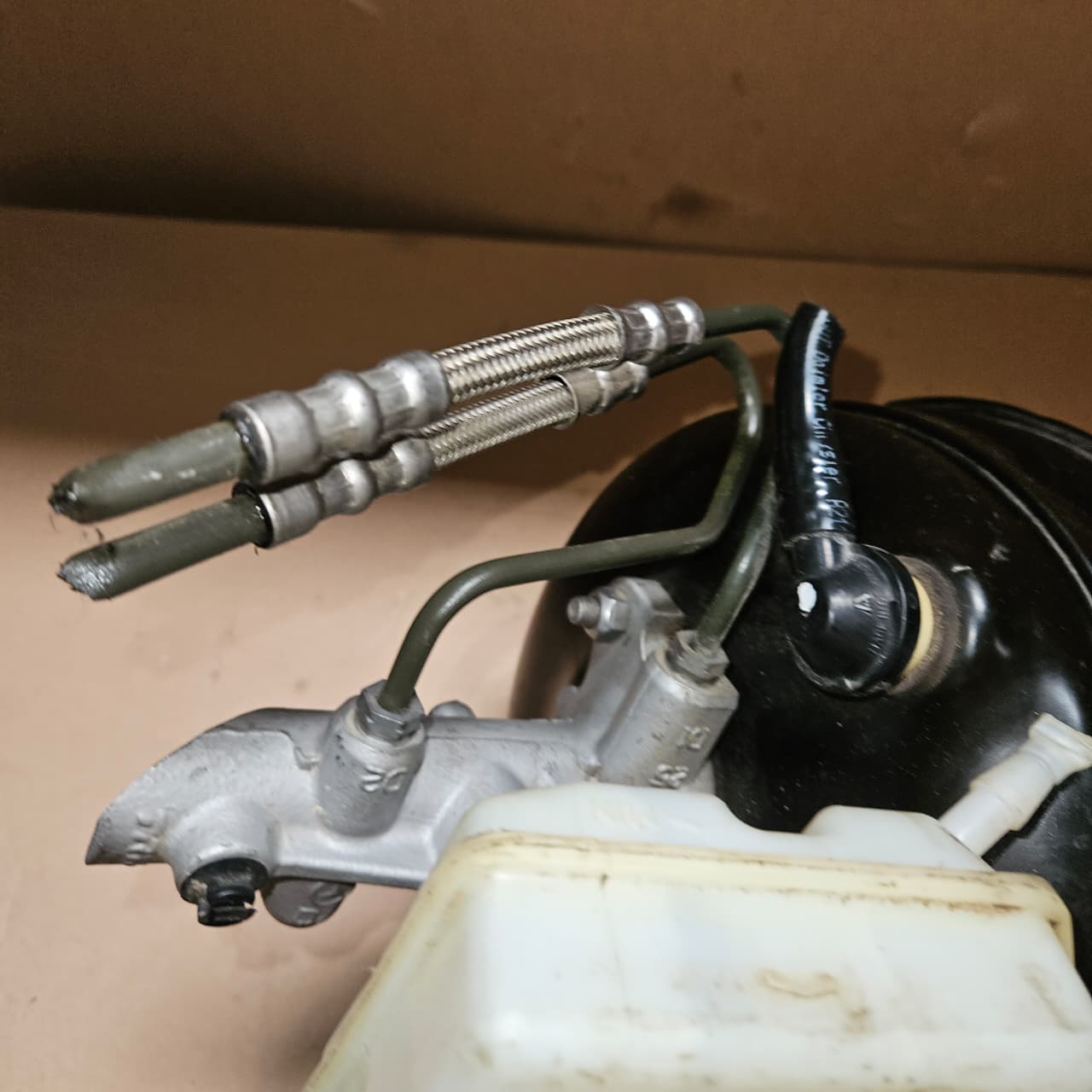 Mercedes-Benz CLS E Brake Booster A2114301030 CLS C219 E-Class W211 OEM