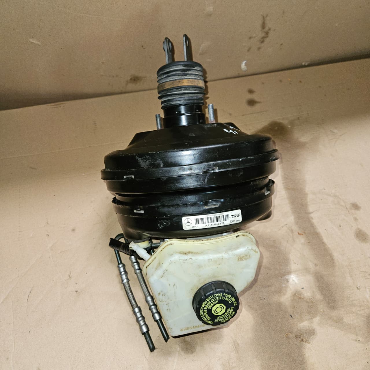 Mercedes-Benz CLS E Brake Booster A2114301030 CLS C219 E-Class W211 OEM