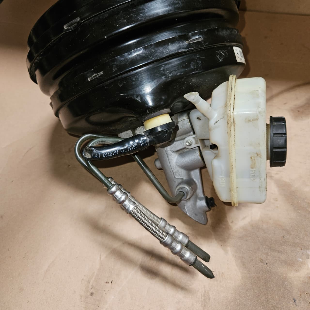 Mercedes-Benz CLS E Brake Booster A2114301030 CLS C219 E-Class W211 OEM