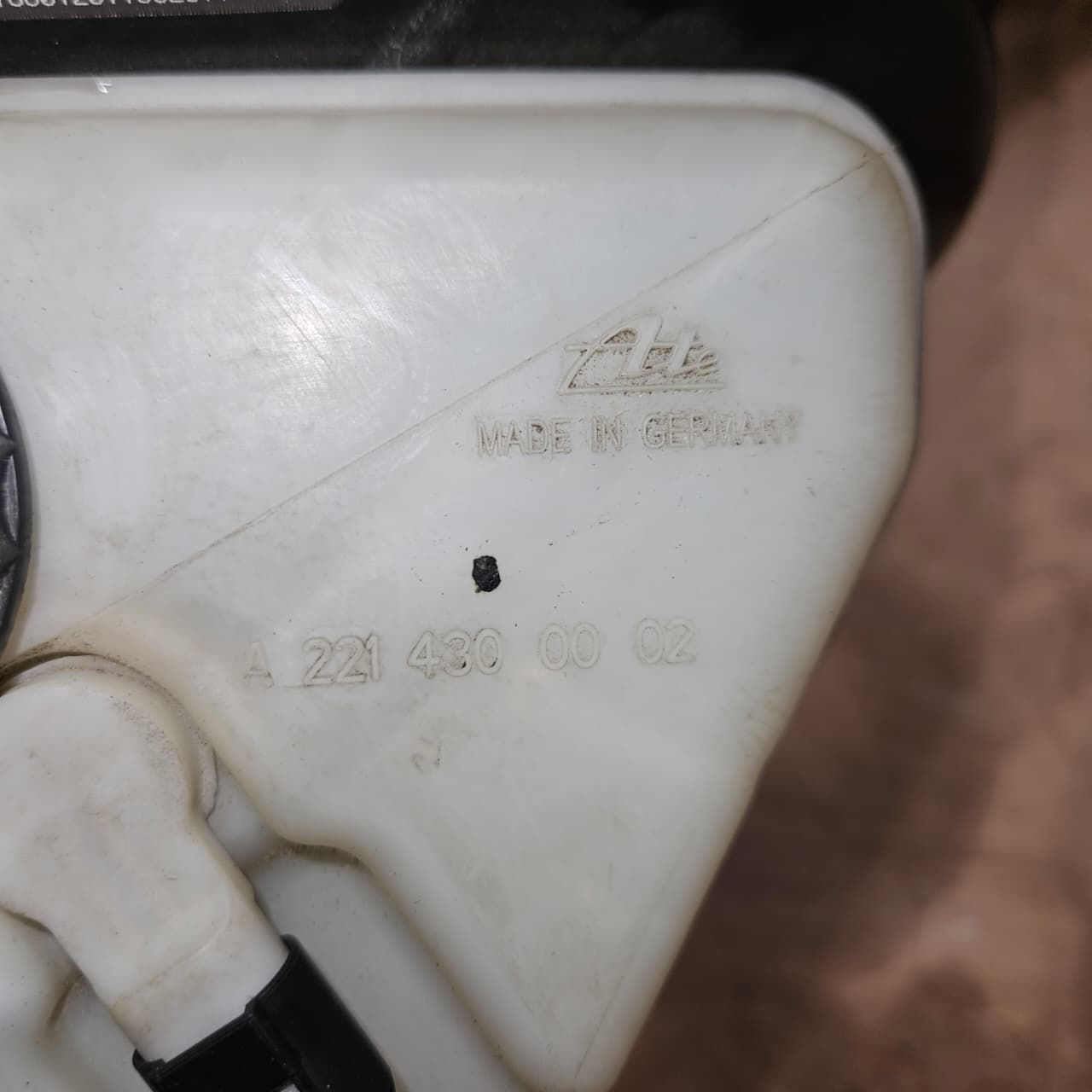 2007-2014 Mercedes-Benz S550 Brake Booster A2214303130 W221 S-Class W216 CL OEM