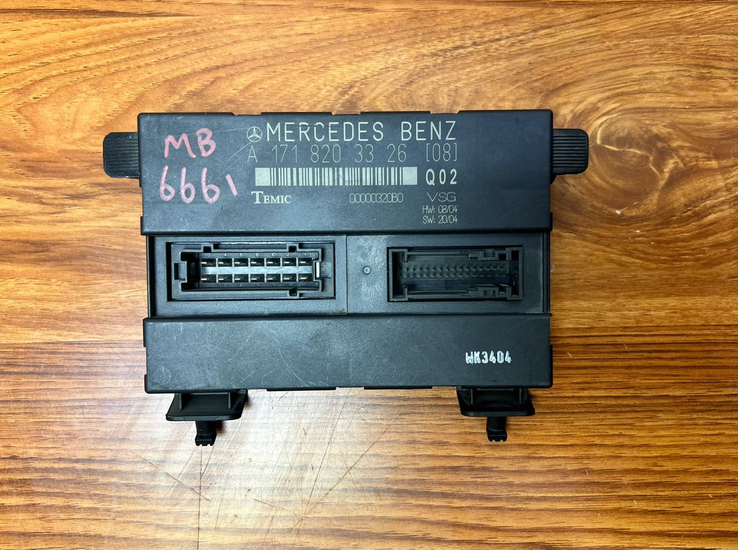 Mercedes-Benz SLK Convertible Roof Control Module A1718203326 R171 SLK-Class OEM