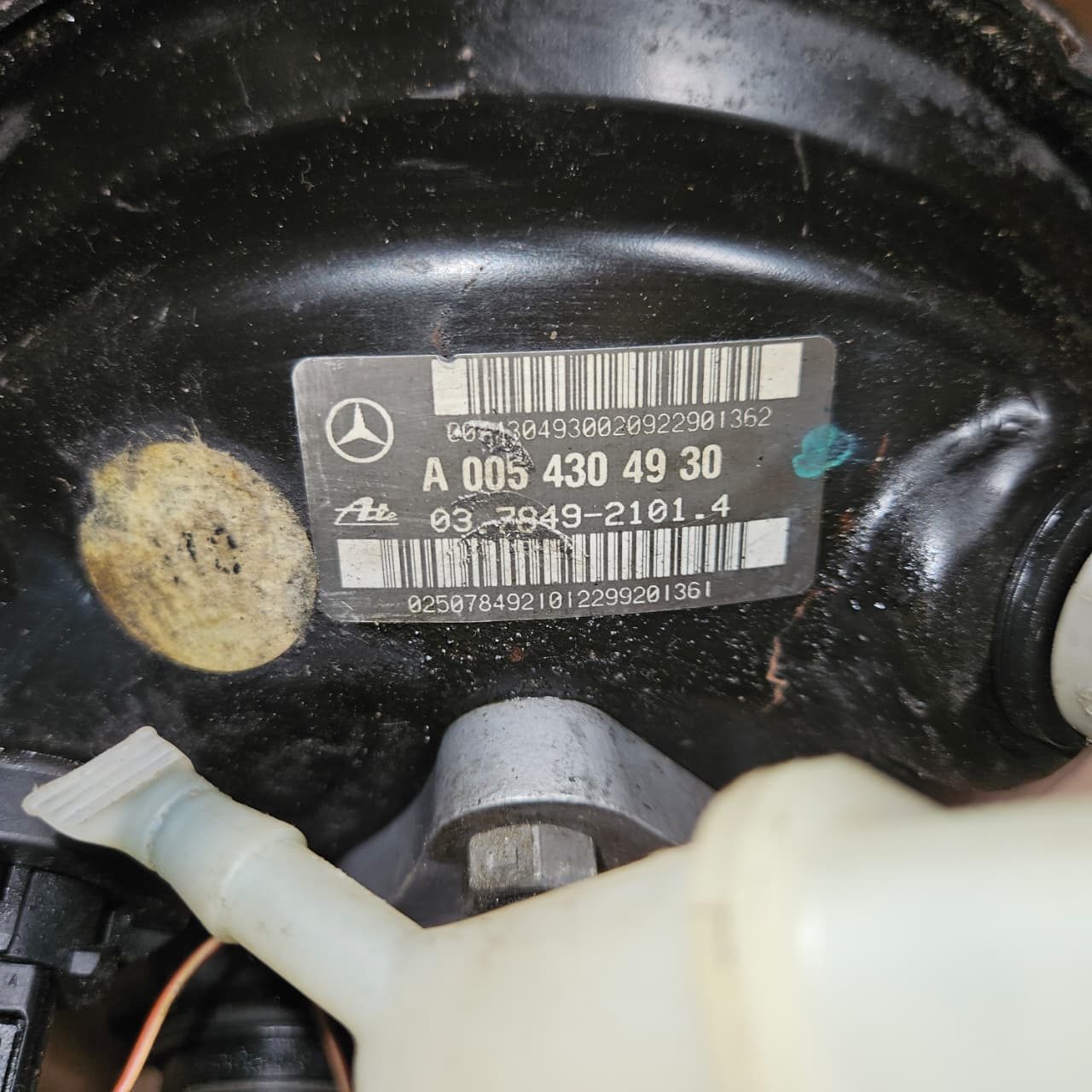 Mercedes-Benz C-Class CLC Brake Booster A0054304930 W203 C-Class OEM