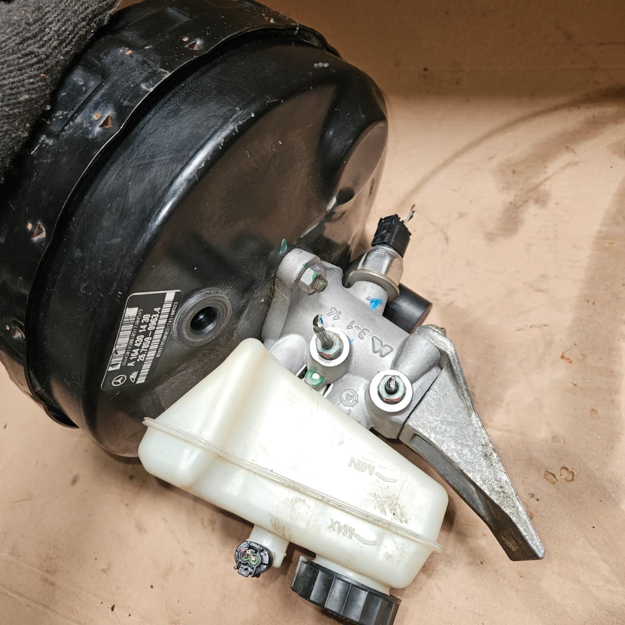 Mercedes-Benz ML320 CDI Brake Booster A1644301430 W164 M-Class OEM