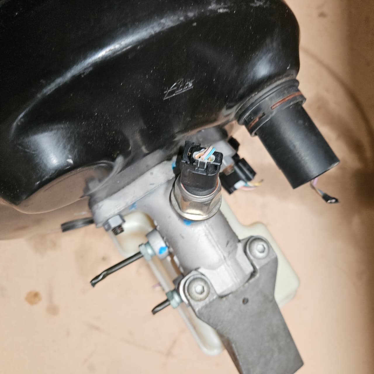 Mercedes-Benz ML320 CDI Brake Booster A1644301430 W164 M-Class OEM