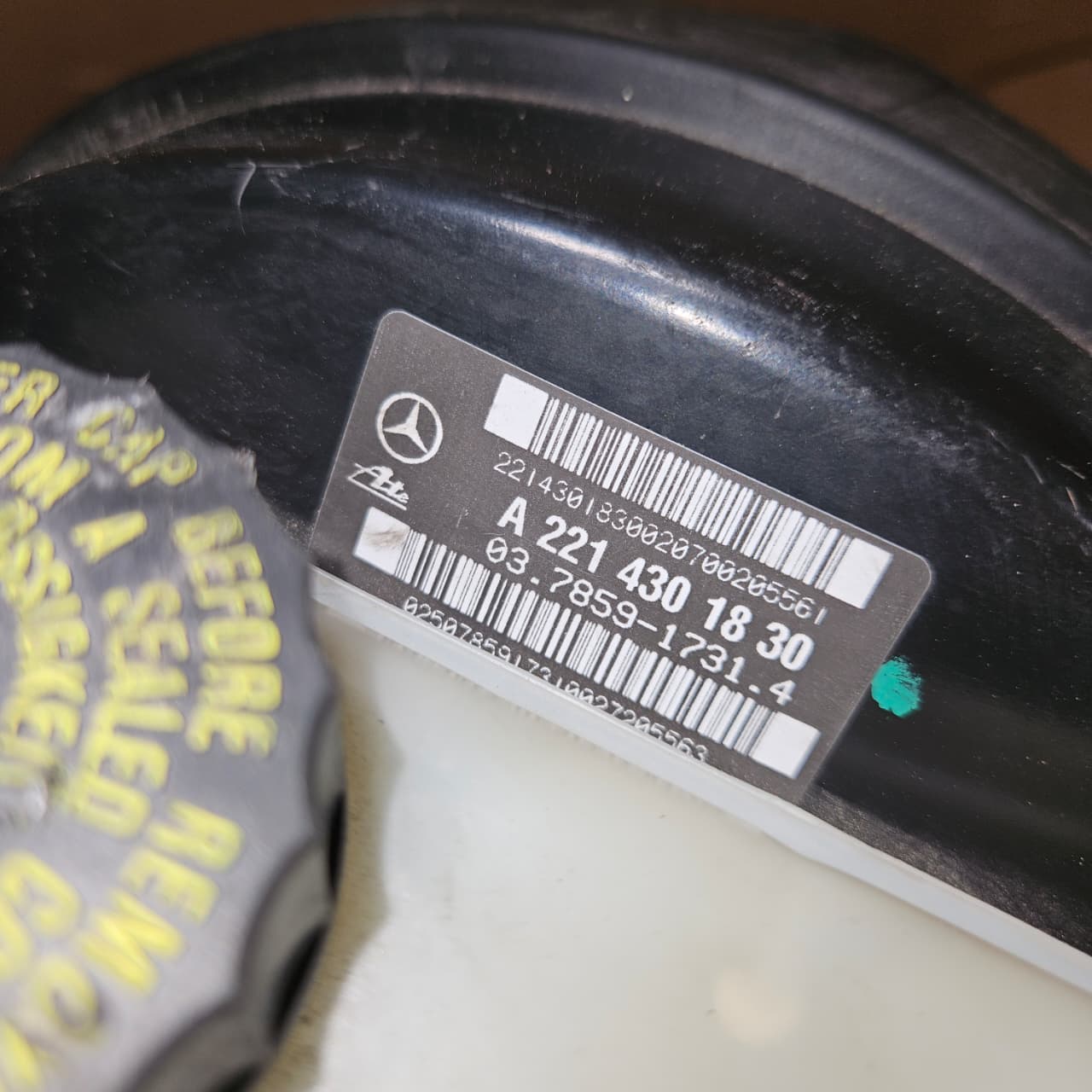 2007-2009 Mercedes-Benz S550 Brake Booster A2214301830 S-Class W221 OEM