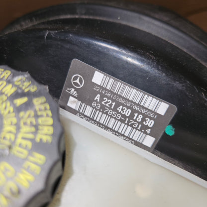 2007-2009 Mercedes-Benz S550 Brake Booster A2214301830 S-Class W221 OEM
