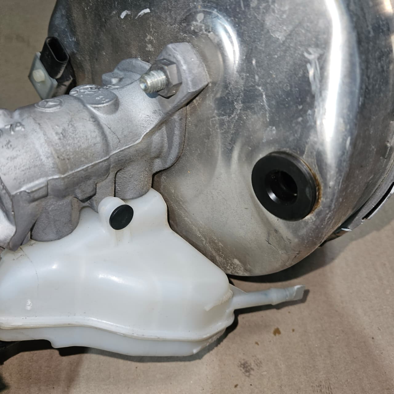 Mercedes-Benz Brake Booster A2134300430 W205 C-Class W213 E-Class OEM