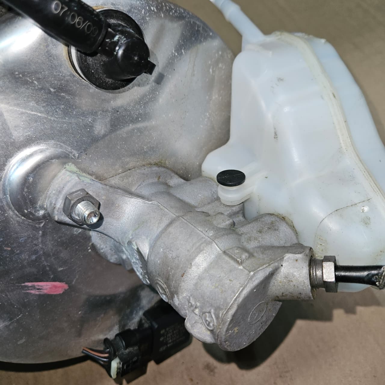 Mercedes-Benz Brake Servo Booster Master Cylinder A2384300100 W238 W205 OEM