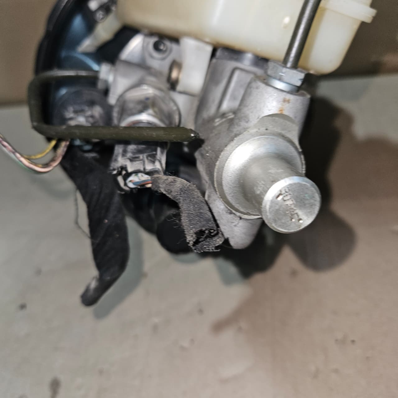Mercedes-Benz SLK200 Brake Servo Booster A0054306430 R171 SLK-Class OEM
