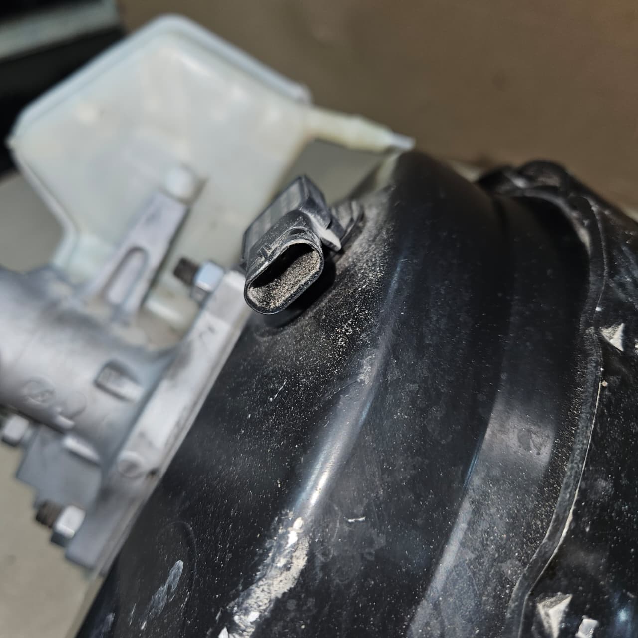 Mercedes-Benz E-Class W212 CLS C218 Brake Booster A2124301130 E350 CGI OEM