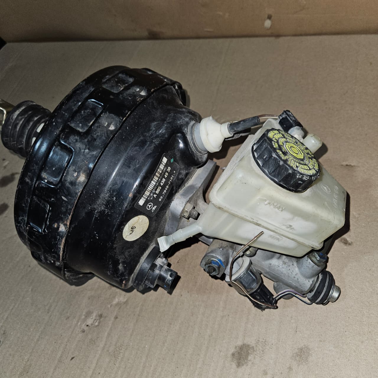 Mercedes-Benz C-Class CLC Brake Booster A0054304930 W203 C-Class OEM