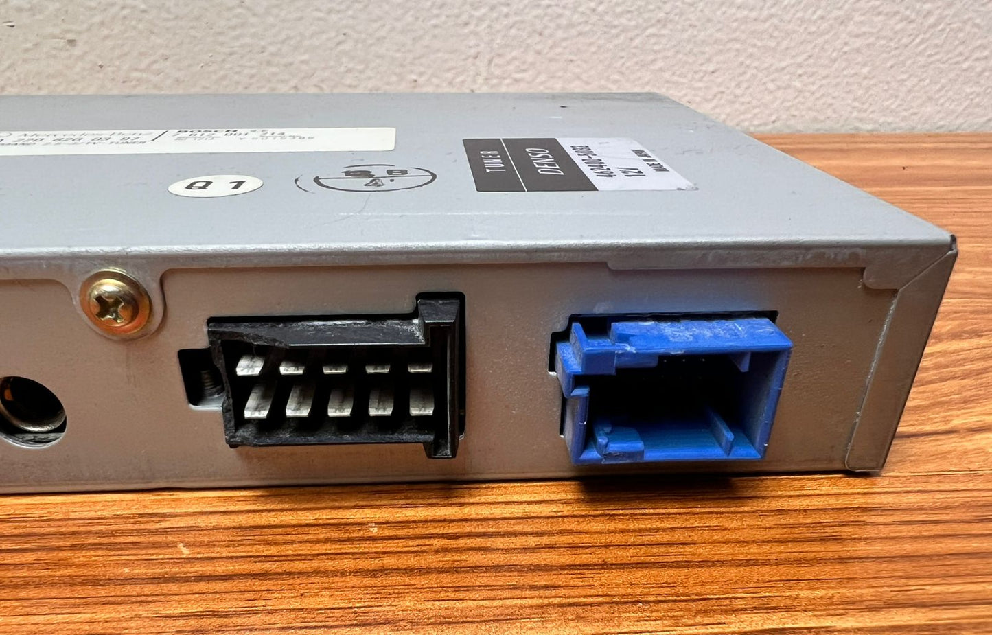 Mercedes-Benz TV Tuner Control Module A2208200397 S-Class W220 OEM