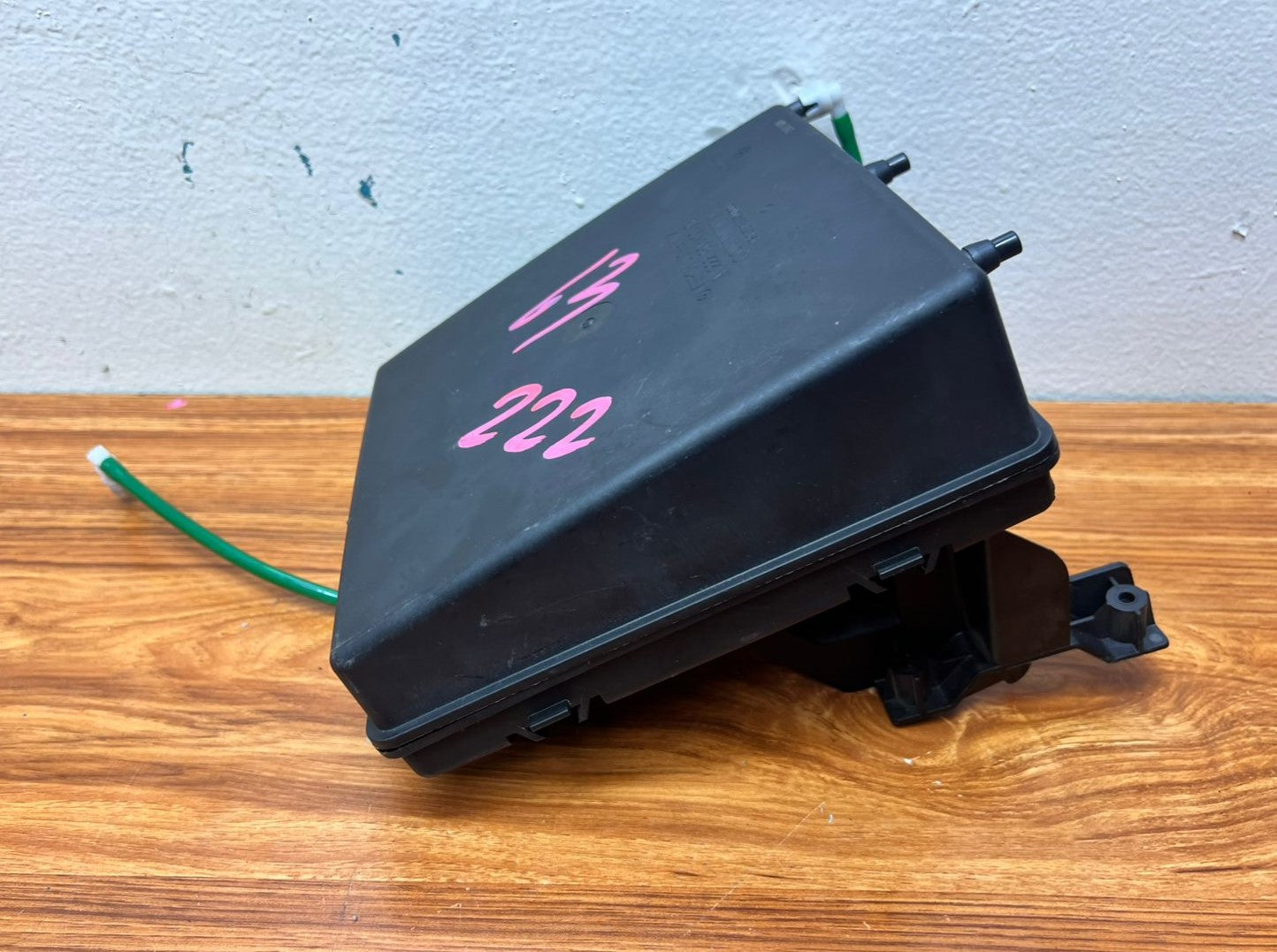 2014-2017 Mercedes-Benz S550 Vacuum Air Tank A2228050019 S-Class W222 V222 S63 AMG OEM