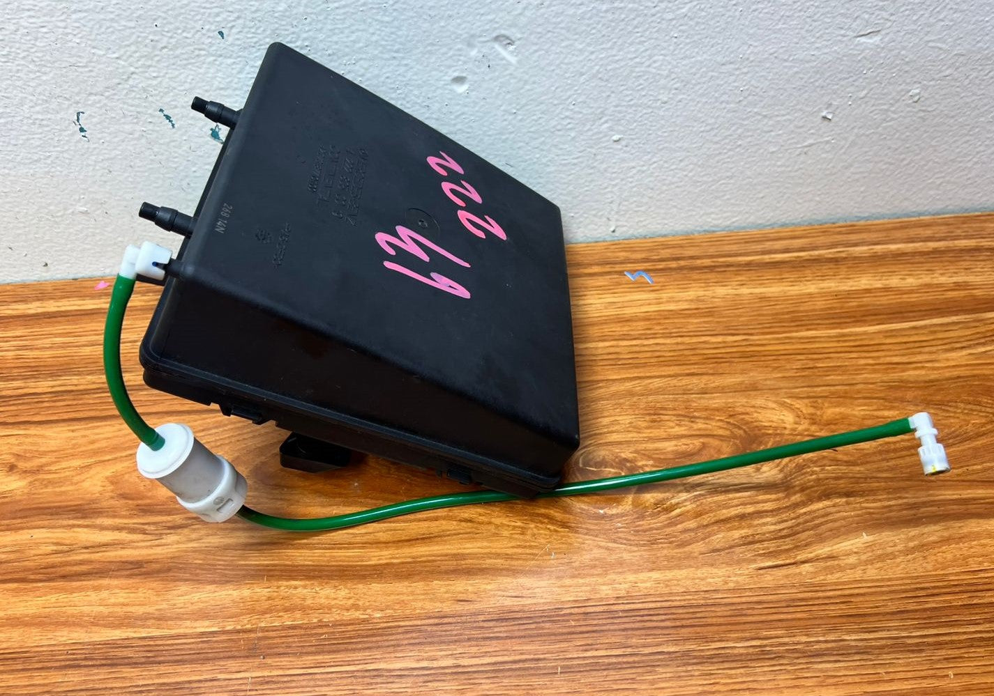 2014-2017 Mercedes-Benz S550 Vacuum Air Tank A2228050019 S-Class W222 V222 S63 AMG OEM