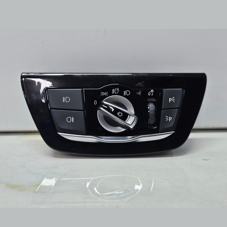 BMW 5 Series G30 G31 F90 Headlight Switch 6841883 OEM USED