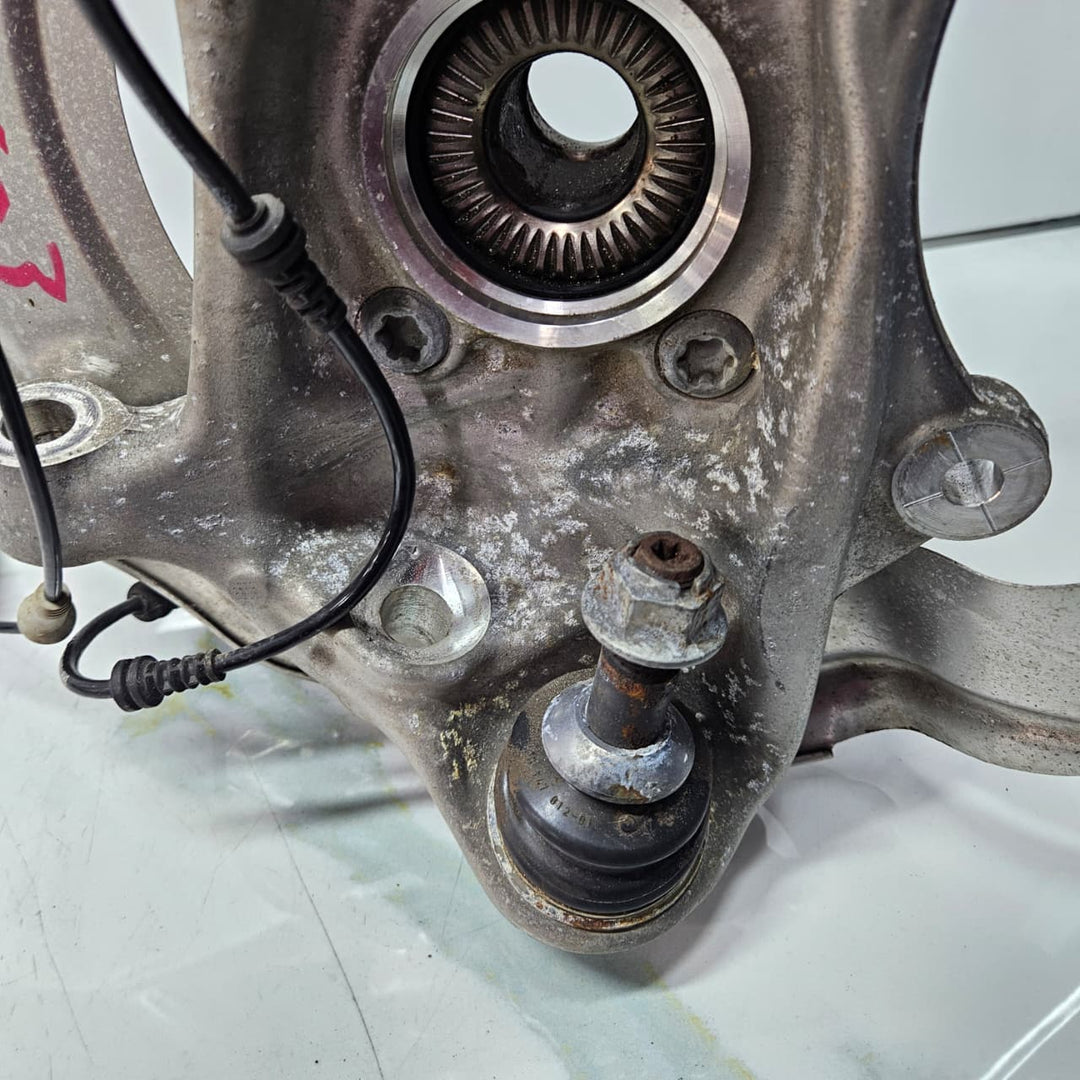 OEM BMW 5 8 Series G30 G14 G15 G16 Front Wheel Hub BEARING Front Right 6884386