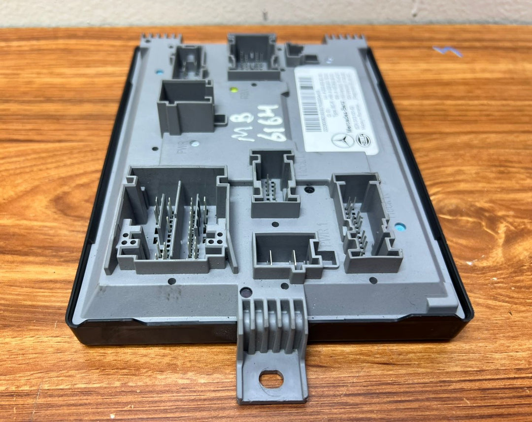 Mercedes-Benz S-Class Rear Signal Activation Module A2229008216 W222 OEM