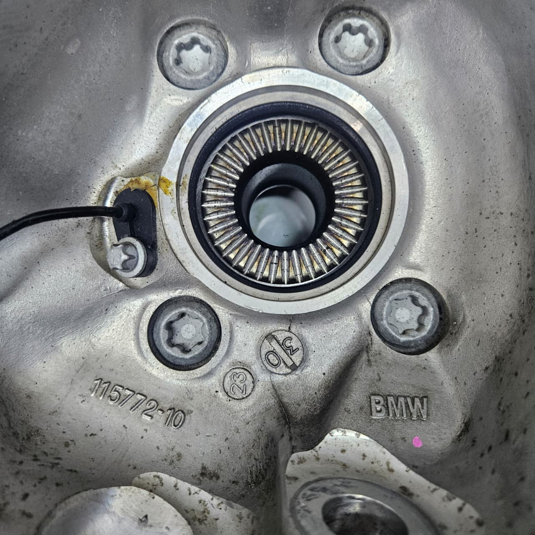 2018-2024 BMW X3 G01 X4 G02 HUB BEARING Knuckle RIGHT FRONT 6882598
