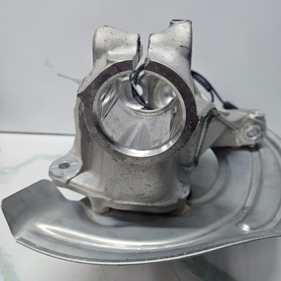 2018-2024 BMW X3 G01 X4 G02 HUB BEARING Knuckle RIGHT FRONT 6882598