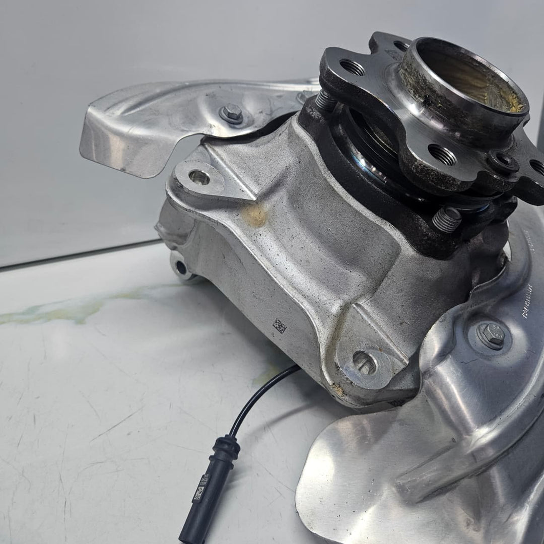 2018-2024 BMW X3 G01 X4 G02 HUB BEARING Knuckle RIGHT FRONT 6882598