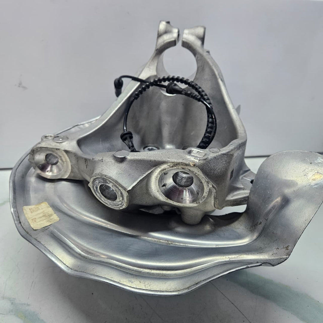 2018-2024 BMW X3 G01 X4 G02 HUB BEARING Knuckle RIGHT FRONT 6882598