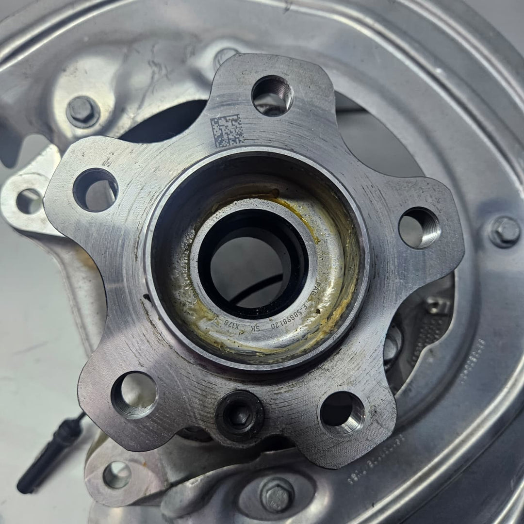 2018-2024 BMW X3 G01 X4 G02 HUB BEARING Knuckle RIGHT FRONT 6882598
