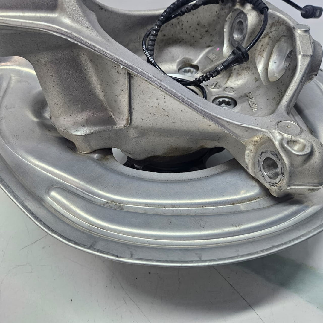 2018-2024 BMW X3 G01 X4 G02 HUB BEARING Knuckle RIGHT FRONT 6882598