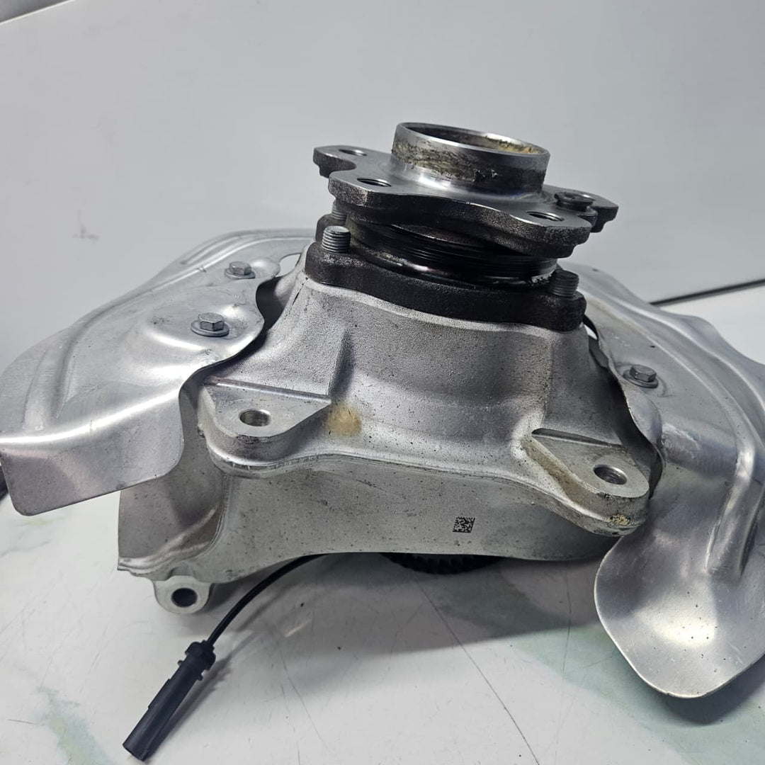 2018-2024 BMW X3 G01 X4 G02 HUB BEARING Knuckle RIGHT FRONT 6882598
