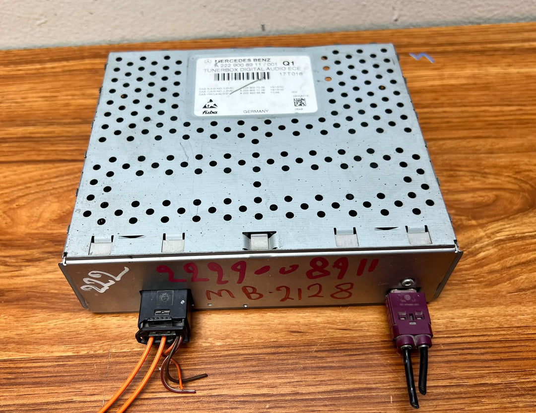 Mercedes-Benz GLC Digital Audio Tuner Box A2229008911 W253 X253 C253 OEM