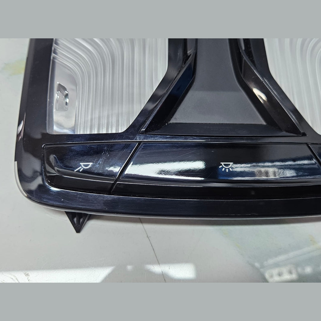 2017-2020 BMW 530i G30 G31 Overhead Console Dome Reading Light 6838169 OEM USED