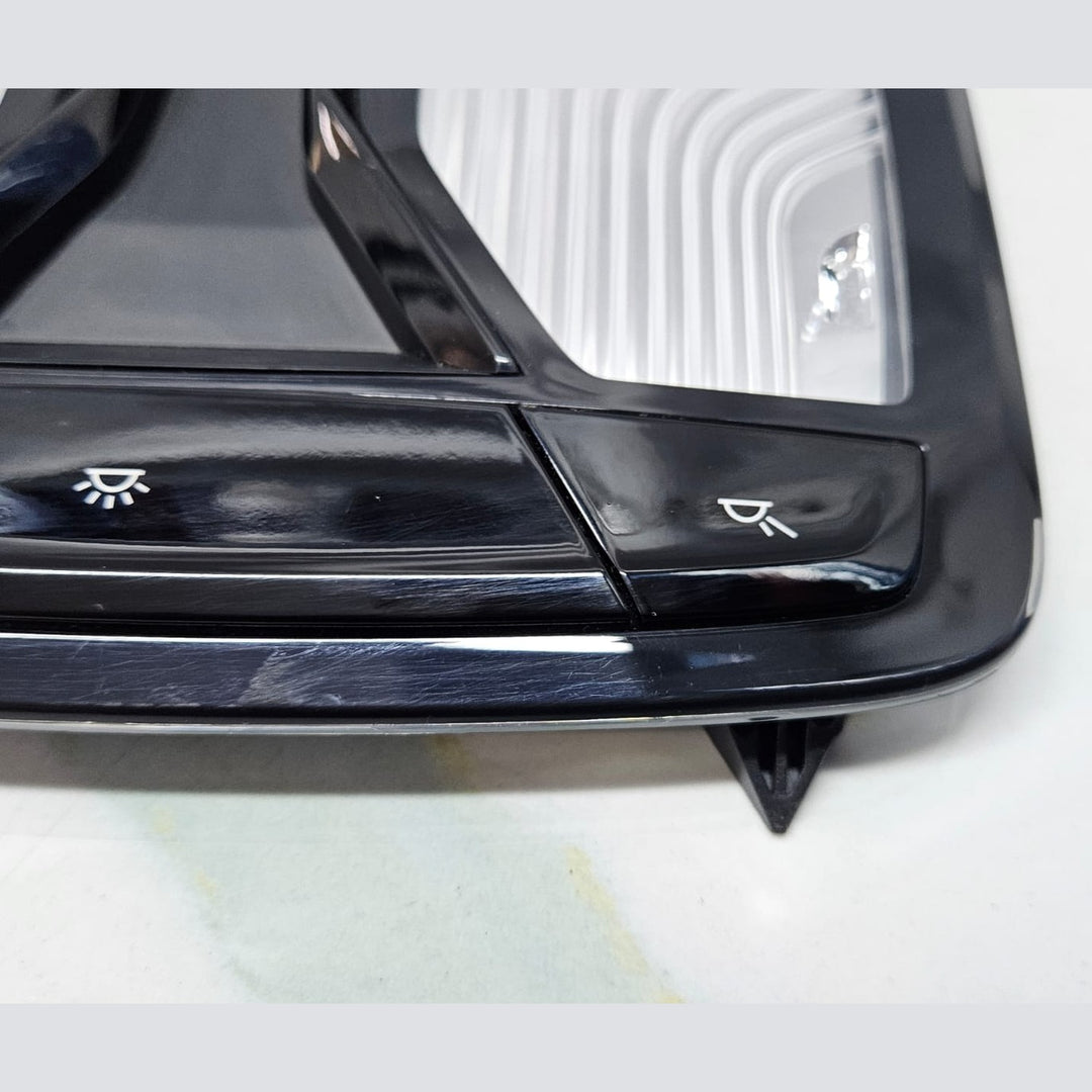 2017-2020 BMW 530i G30 G31 Overhead Console Dome Reading Light 6838169 OEM USED