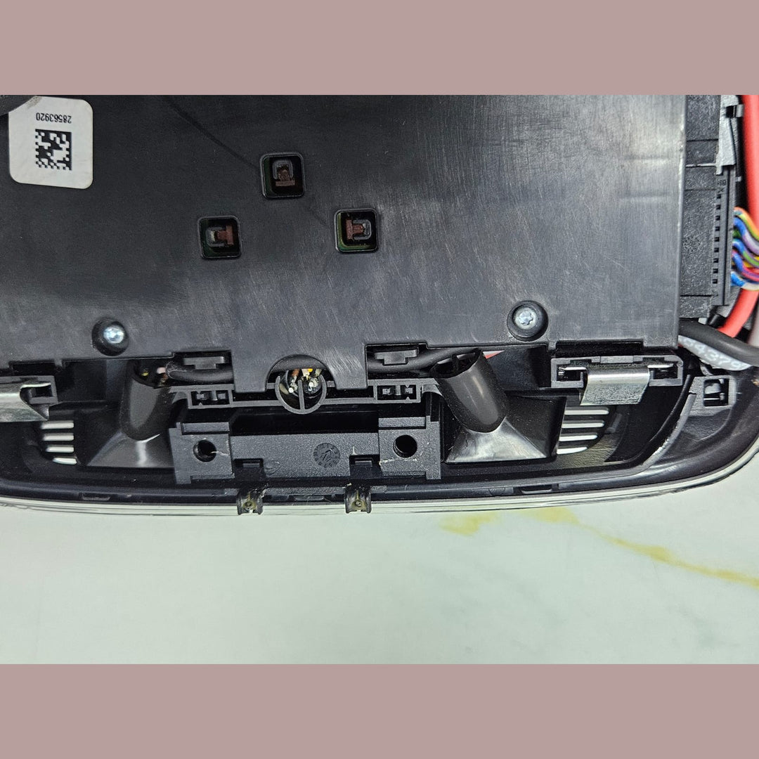 2017-2020 BMW 530i G30 G31 Overhead Console Dome Reading Light 6838169 OEM USED