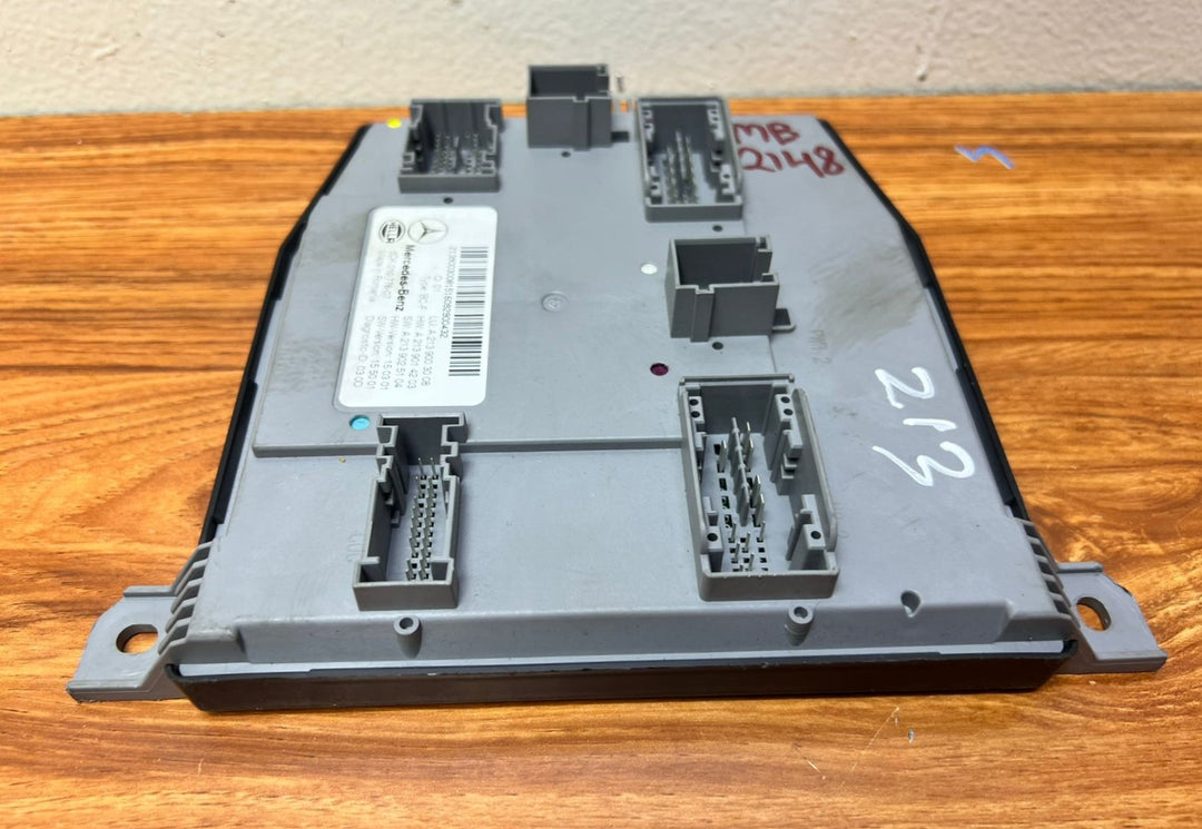 Mercedes-Benz E220d Front SAM Control Unit A2139003008 E-Class W213 OEM