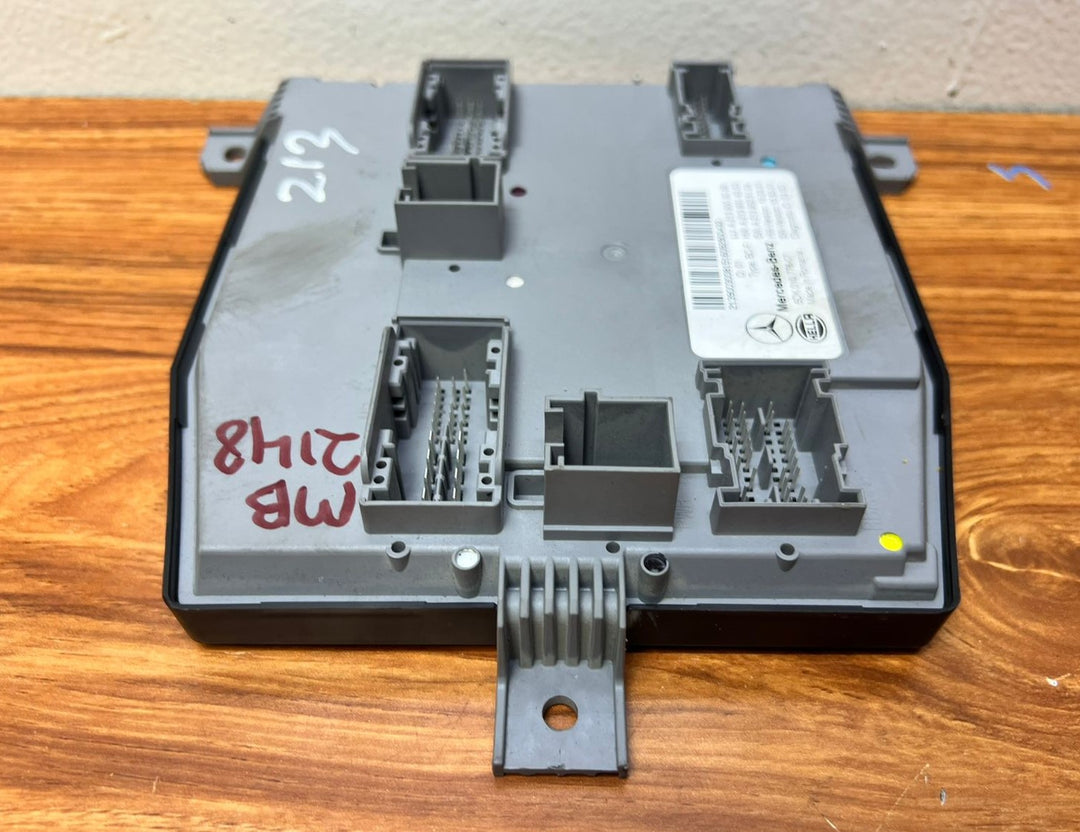 Mercedes-Benz E220d Front SAM Control Unit A2139003008 E-Class W213 OEM