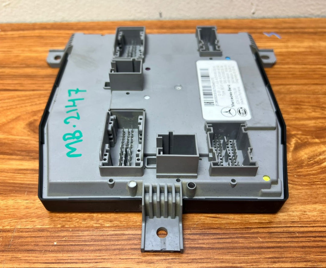 Mercedes-Benz Front SAM Body Control Unit A2139005315 E-Class W213 C238 OEM