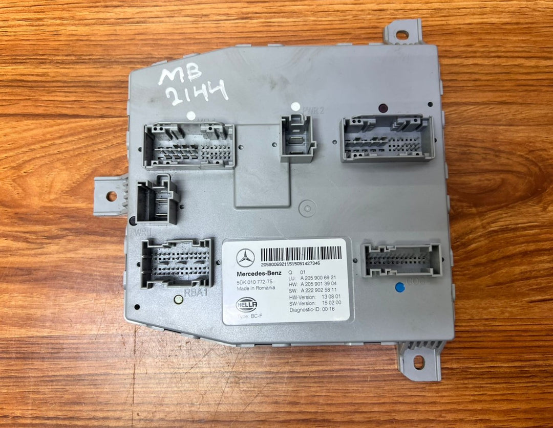 2015-2020 Mercedes-Benz C-Class Front SAM Body Control Unit A2059006921 W205 OEM