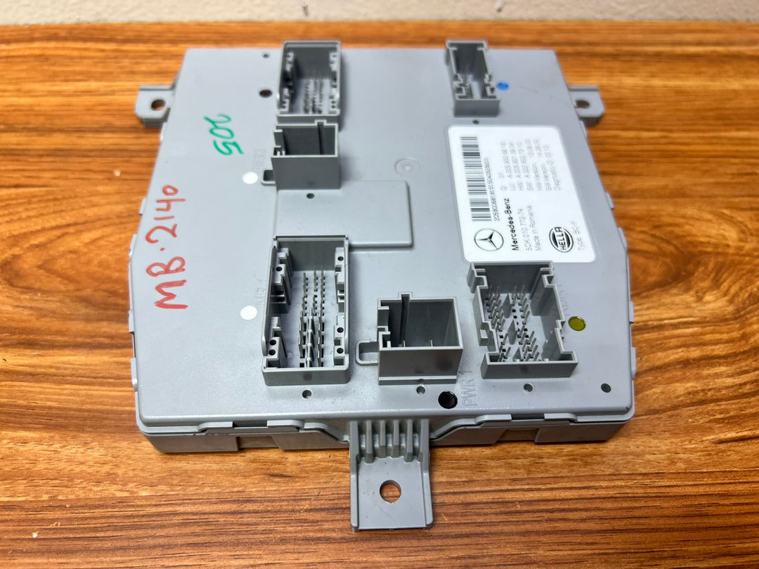 Mercedes-Benz Front SAM Body Control Module A2059006818 C-Class W205 OEM