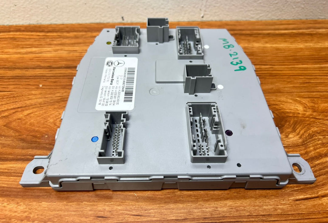 Mercedes-Benz Front SAM Body Control Module A2059006330 C-Class W205 OEM