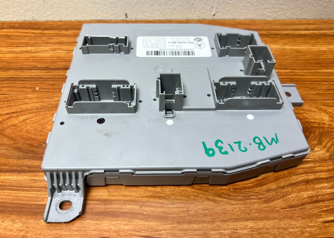 Mercedes-Benz Front SAM Body Control Module A2059006330 C-Class W205 OEM